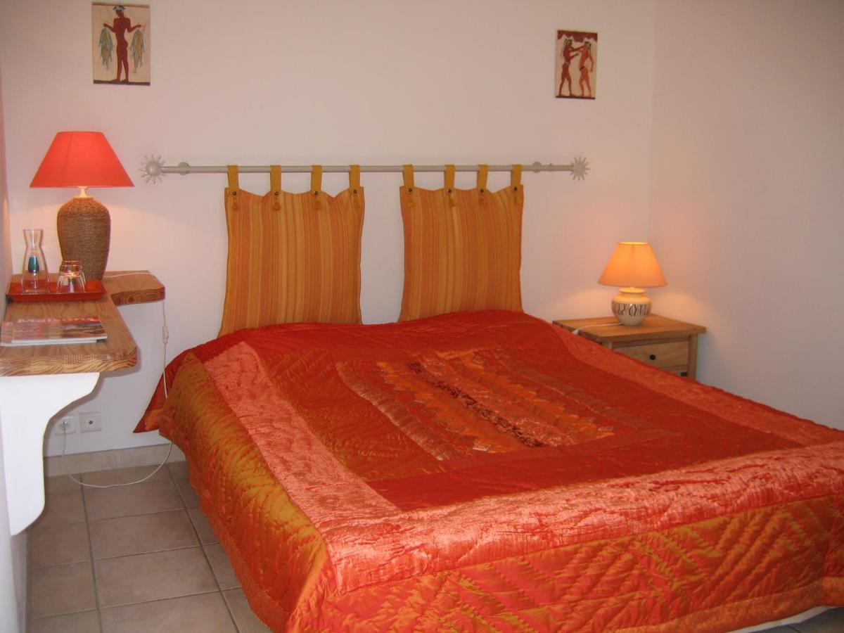 Hotel Les Restanques Goult Esterno foto